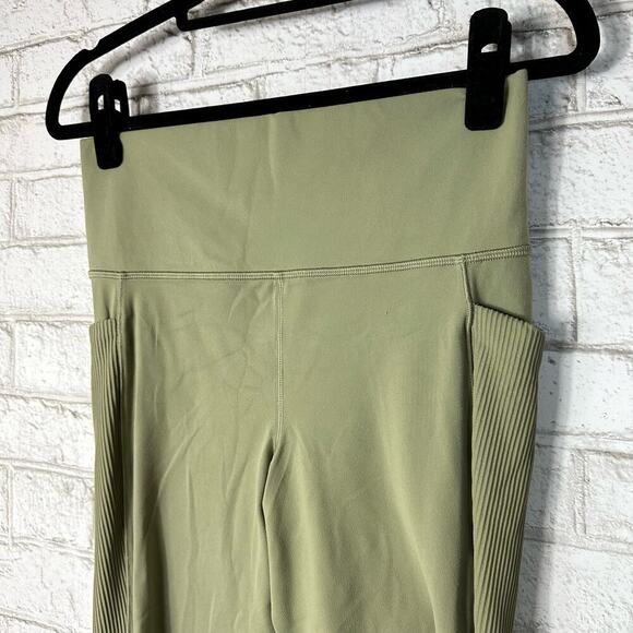 Athleta Leggings Salutation Stash Pocket II Cutout 7/8 Crop Athletic Green M - Picture 8 of 12